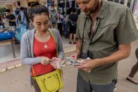 Money change, Laos - Thai Border