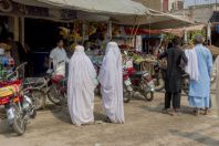 Ženy v burce, Paharpur