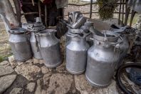 Milk and water containers, Lunxhëri